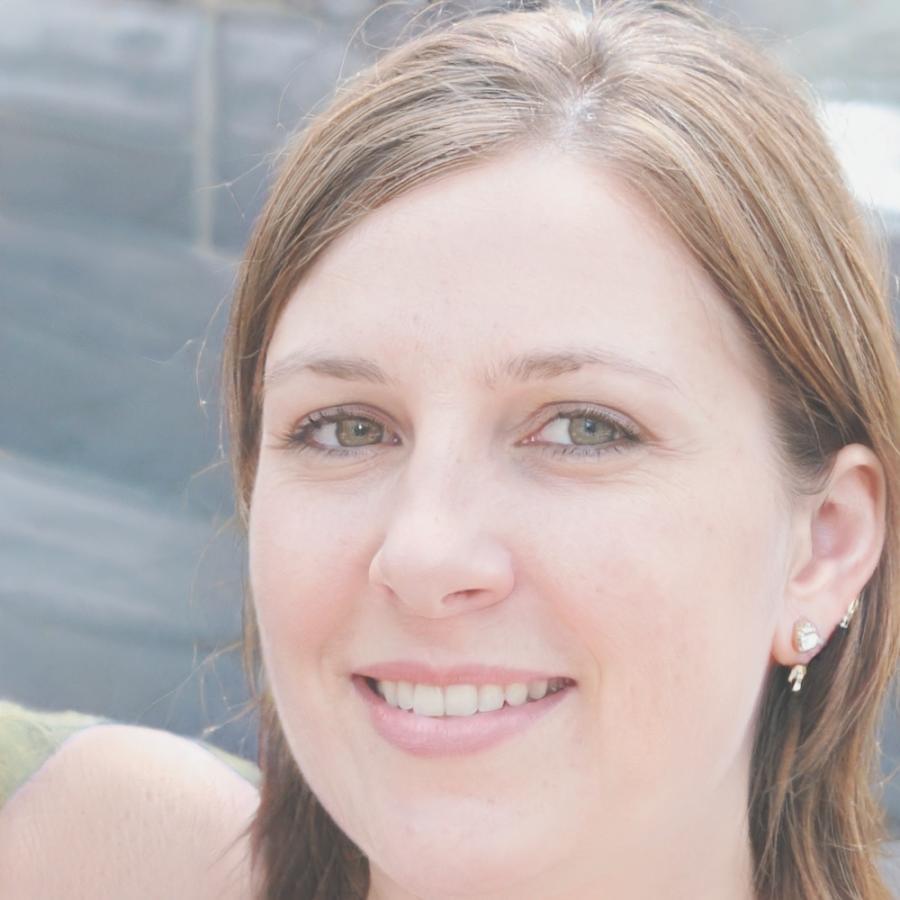 Portrait von Henrieke Neubert, Spezialistin für Haushaltsbudgets und Finanzplanung